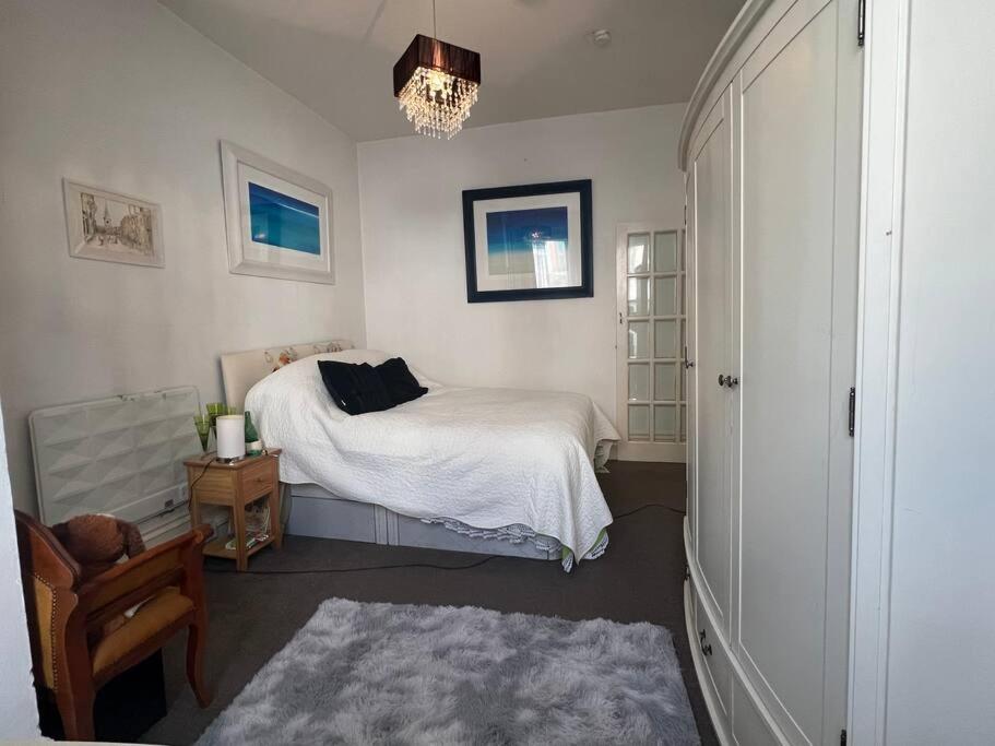 One/Two Bedroom Apartment Close To Sea & Centre ヘイスティングス エクステリア 写真