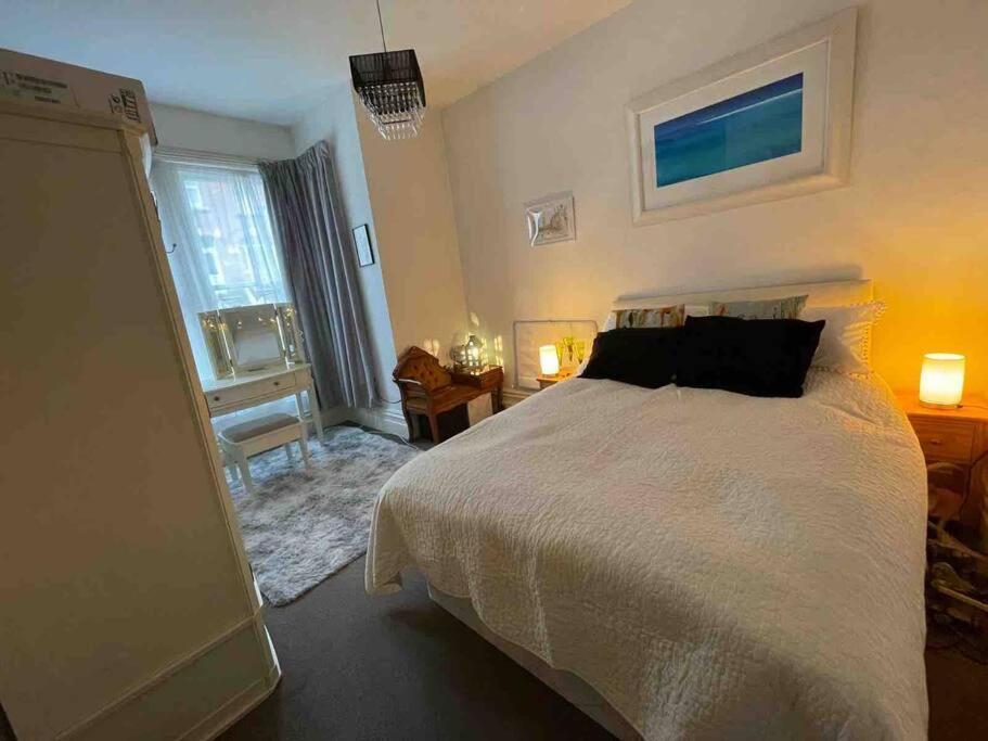 One/Two Bedroom Apartment Close To Sea & Centre ヘイスティングス エクステリア 写真