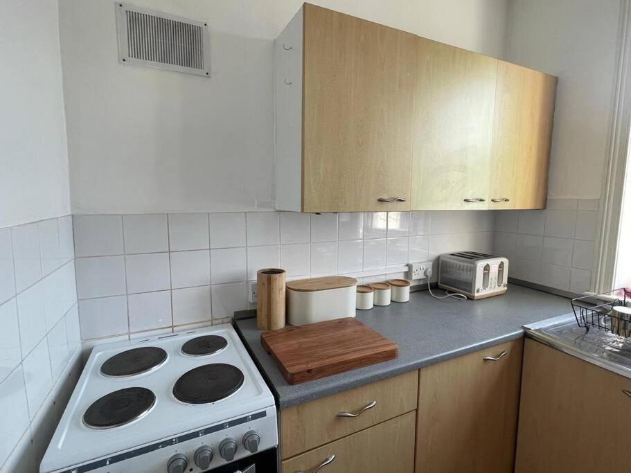 One/Two Bedroom Apartment Close To Sea & Centre ヘイスティングス エクステリア 写真